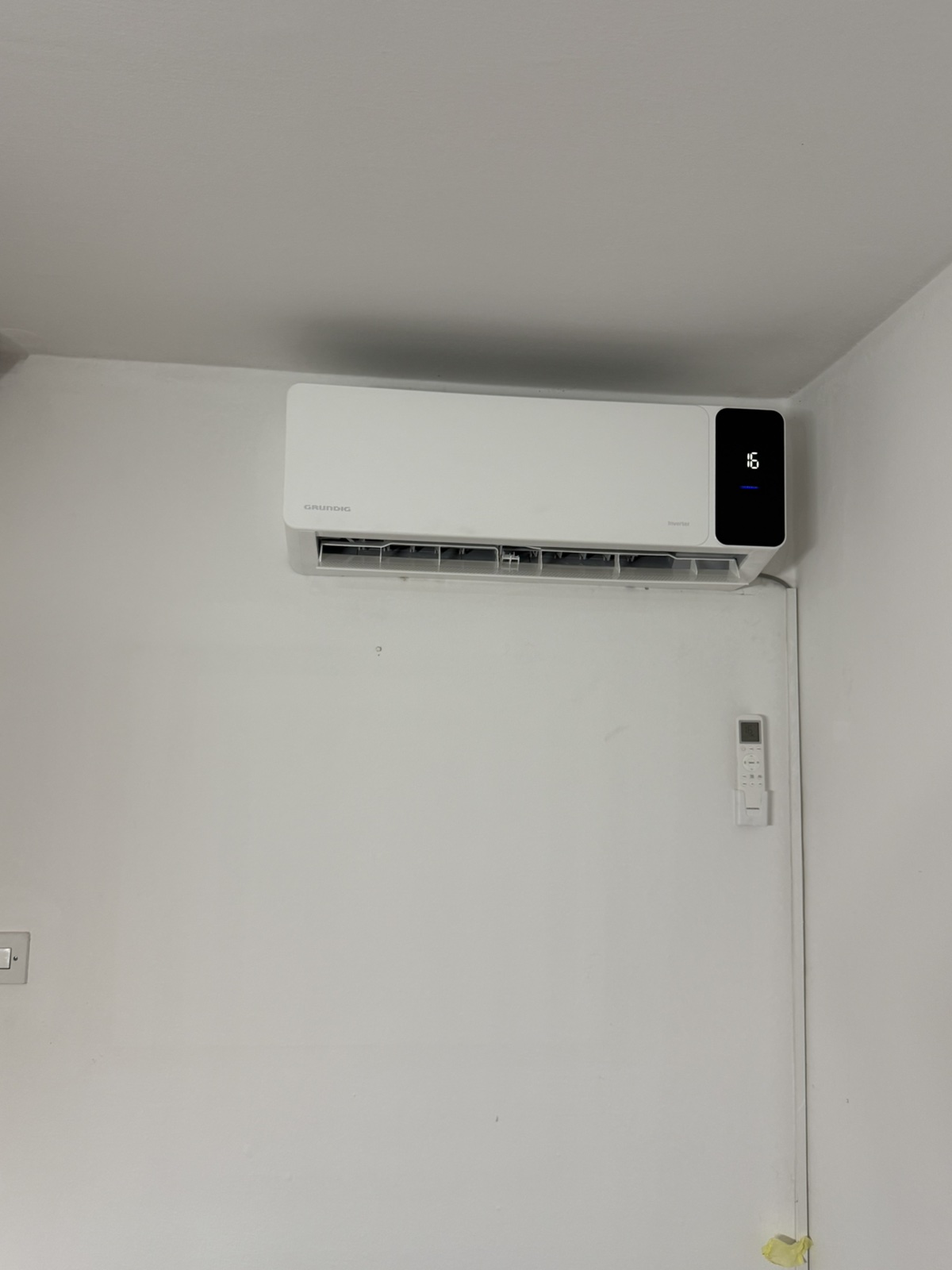 Servis klime u stanu u Podgorici — Grundig Inverter nakon servisa, displej na 16 stepeni